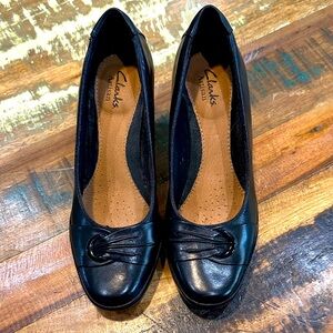 Clarks Women's Black Leather Heals, 7